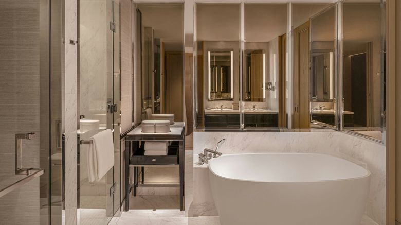 <b>The Ritz-Carlton, Bangkok Room</b>. Images powered by <a href="https://www.leonardoworldwide.com/" title="Leonardo Worldwide" target="_blank">Leonardo</a>.