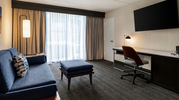 Courtyard by Marriott Atlanta Northlake Suite