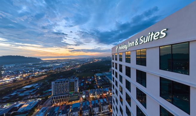 Holiday Inn & Suites Penang Prai Exterior