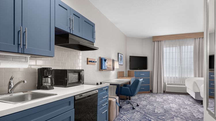 Candlewood Suites Alexandria Room
