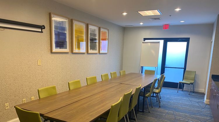 Holiday Inn Express Hotel & Suites Meeting