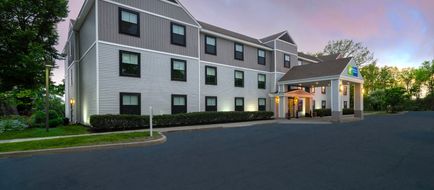 Holiday Inn Express South Burlington Exterior