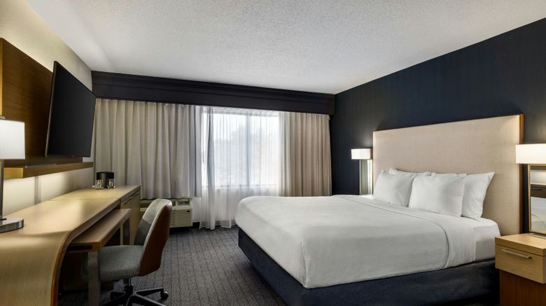 <b>Courtyard by Marriott Richmond Chester Room</b>. Images powered by <a href="https://www.leonardoworldwide.com/" title="Leonardo Worldwide" target="_blank">Leonardo</a>.
