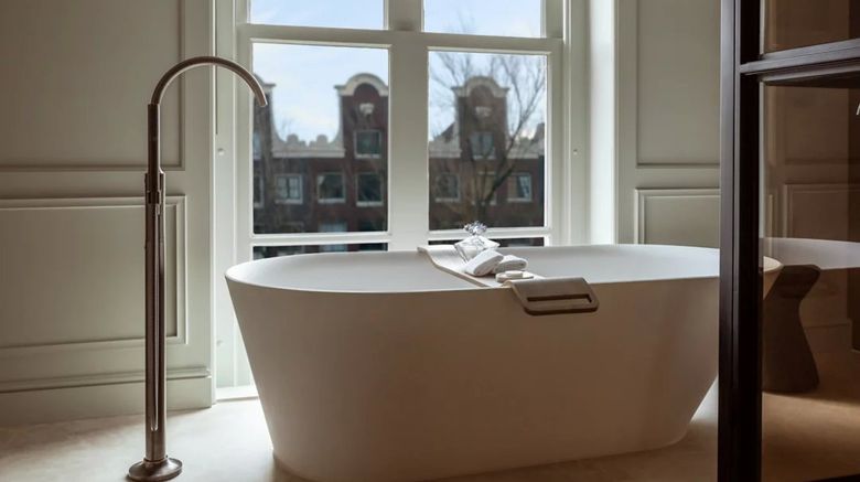 <b>Rosewood Amsterdam Room</b>. Images powered by <a href="https://www.leonardoworldwide.com/" title="Leonardo Worldwide" target="_blank">Leonardo</a>.