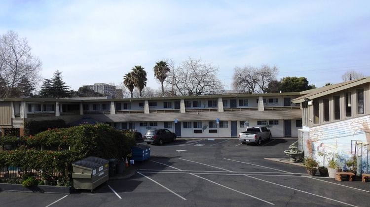 Stanford Motor Inn Exterior