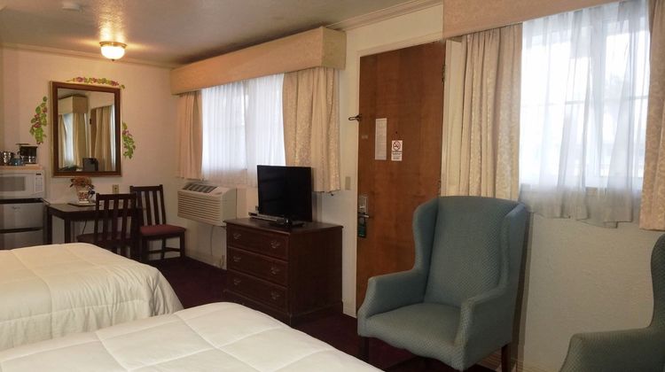 Stanford Motor Inn Room