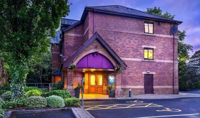 V Lodge Manchester Exterior