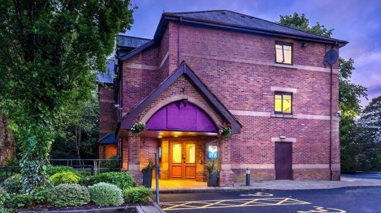 V Lodge Manchester Exterior