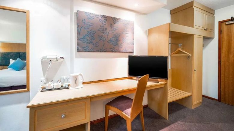 <b>V Lodge Manchester Room</b>. Images powered by <a href="https://www.leonardoworldwide.com/" title="Leonardo Worldwide" target="_blank">Leonardo</a>.