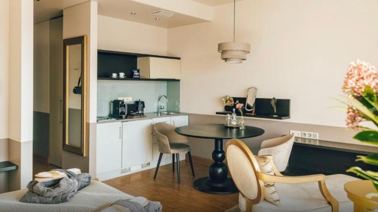 <b>Townhouse Berlin Suite</b>. Images powered by <a href="https://www.leonardoworldwide.com/" title="Leonardo Worldwide" target="_blank">Leonardo</a>.