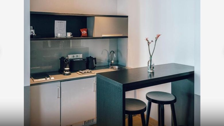 <b>Townhouse Berlin Room</b>. Images powered by <a href="https://www.leonardoworldwide.com/" title="Leonardo Worldwide" target="_blank">Leonardo</a>.
