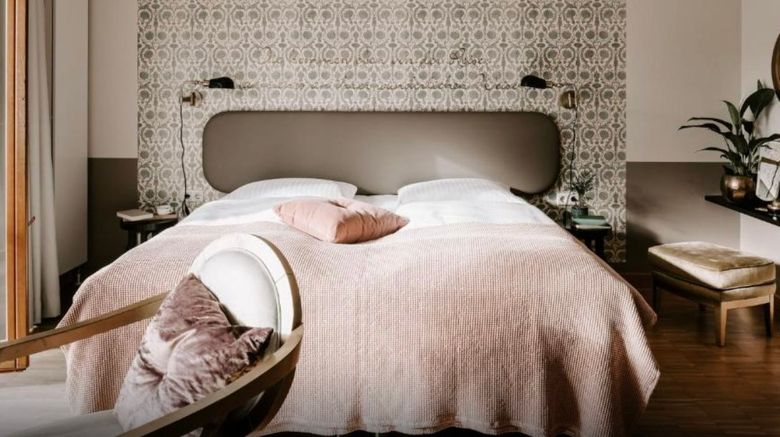 <b>Townhouse Berlin Room</b>. Images powered by <a href="https://www.leonardoworldwide.com/" title="Leonardo Worldwide" target="_blank">Leonardo</a>.