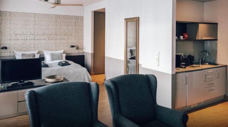 <b>Townhouse Berlin Room</b>. Images powered by <a href="https://www.leonardoworldwide.com/" title="Leonardo Worldwide" target="_blank">Leonardo</a>.