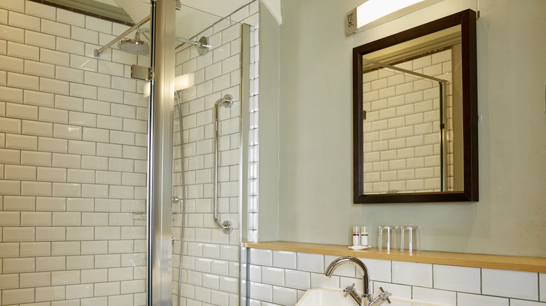 <b>Red Lion Hotel Adderbury Room</b>. Images powered by <a href="https://www.leonardoworldwide.com/" title="Leonardo Worldwide" target="_blank">Leonardo</a>.