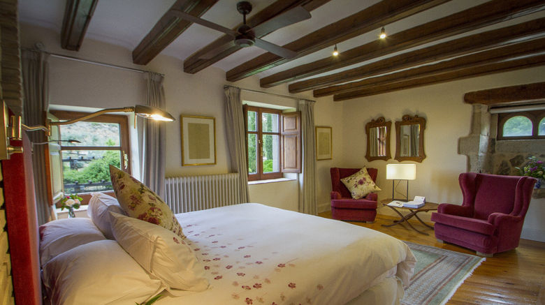 <b>La Torre del Visco Room</b>. Images powered by <a href="https://www.leonardoworldwide.com/" title="Leonardo Worldwide" target="_blank">Leonardo</a>.
