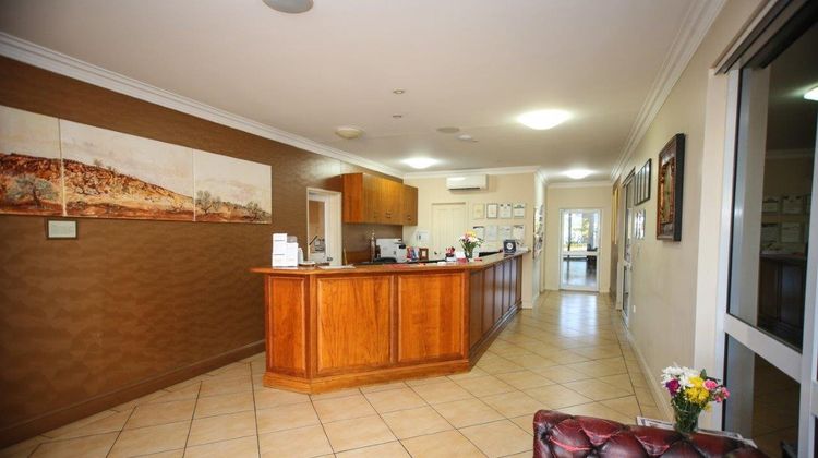 Roma Explorers Inn Lobby