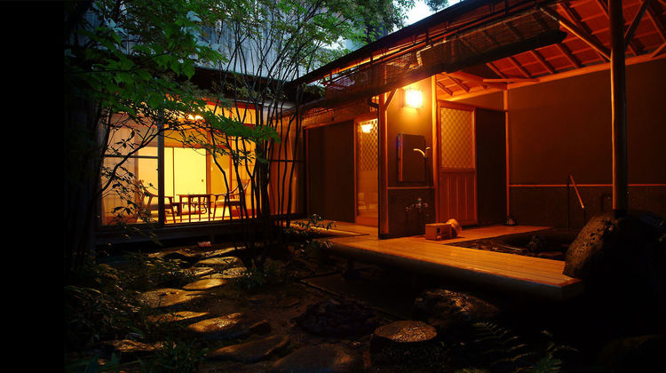 Nishimuraya Honkan Exterior