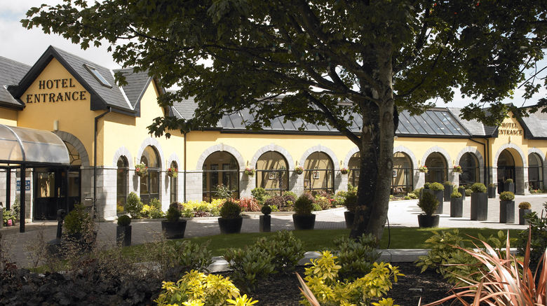 <b>Castlecourt Hotel Exterior</b>. Images powered by <a href="https://www.leonardoworldwide.com/" title="Leonardo Worldwide" target="_blank">Leonardo</a>.
