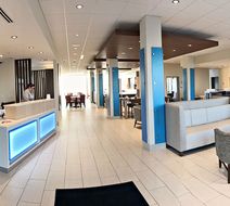 Holiday Inn Express & Suites Rantoul Lobby
