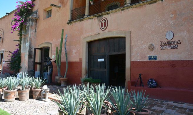 Hacienda Sepulveda Hotel & Spa Exterior