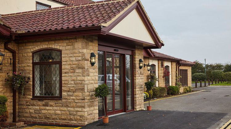 The Humber Bridge Country Hotel Exterior