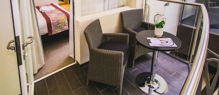 Mannin Hotel Lobby