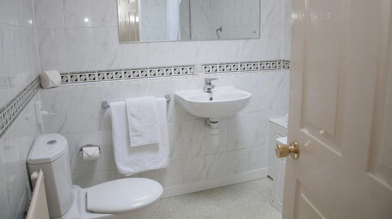 <b>Shillingford Bridge Hotel Room</b>. Images powered by <a href="https://www.leonardoworldwide.com/" title="Leonardo Worldwide" target="_blank">Leonardo</a>.
