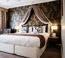 The Mad Hatter Hotel Room