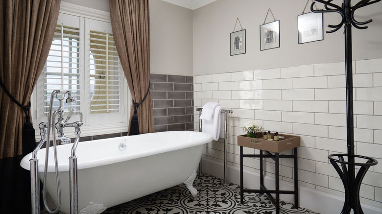 <b>The Bailey's Hotel London Kensington Room</b>. Images powered by <a href="https://www.leonardoworldwide.com/" title="Leonardo Worldwide" target="_blank">Leonardo</a>.