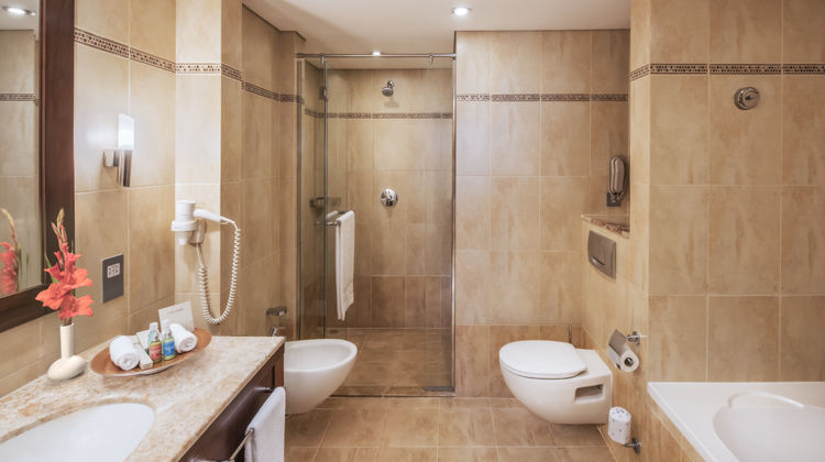 Khalidiya Palace Rayhaan by Rotana Room