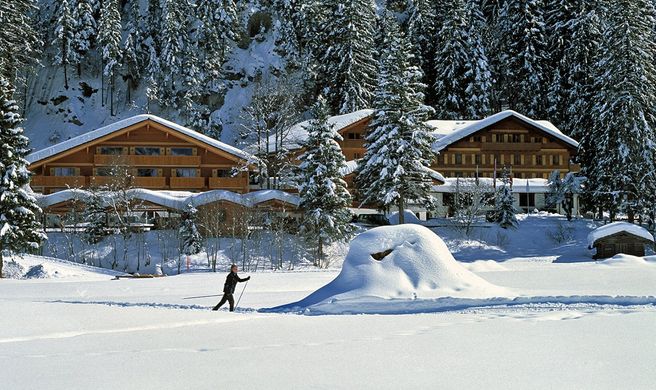 Waldhotel Doldenhorn Hotel Exterior