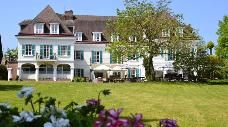 Chateau de Montreuil Exterior