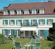 Chateau de Montreuil Exterior