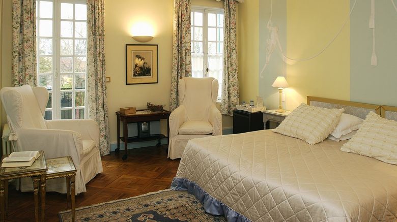 <b>Chateau de Montreuil Room</b>. Images powered by <a href="https://www.leonardoworldwide.com/" title="Leonardo Worldwide" target="_blank">Leonardo</a>.