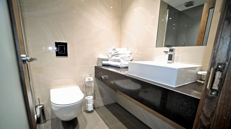 <b>Frensham Pond Hotel Room</b>. Images powered by <a href="https://www.leonardoworldwide.com/" title="Leonardo Worldwide" target="_blank">Leonardo</a>.