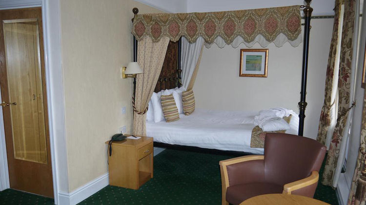 Royal Victoria Hotel Room