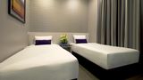 V Hotel Bencoolen Room