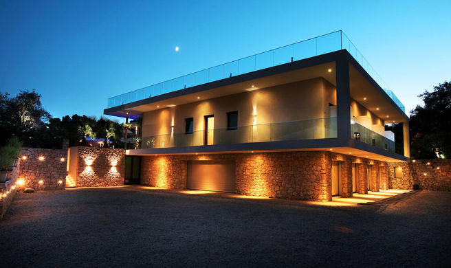 Seventeen Hotel Exterior