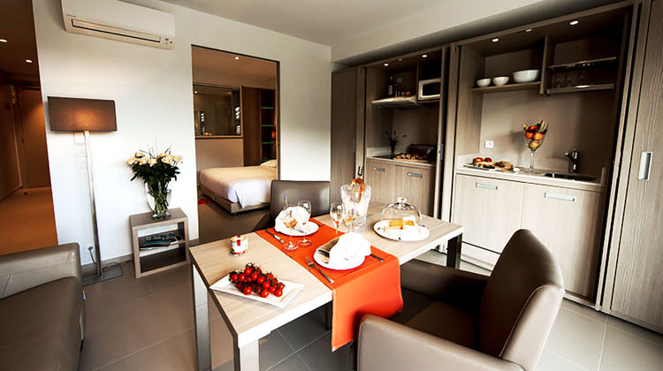Seventeen Hotel Room