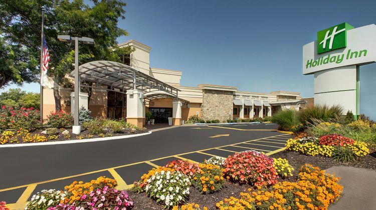 Holiday Inn Westbury Long Island Exterior