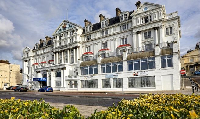 Royal Victoria Hotel Exterior