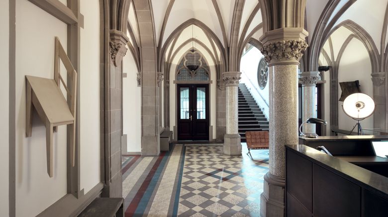 <b>The Qvest Lobby</b>. Images powered by <a href="https://www.leonardoworldwide.com/" title="Leonardo Worldwide" target="_blank">Leonardo</a>.