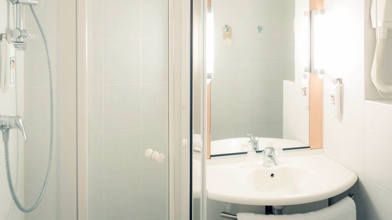 <b>Ibis Grenoble Gare Room</b>. Images powered by <a href="https://www.leonardoworldwide.com/" title="Leonardo Worldwide" target="_blank">Leonardo</a>.