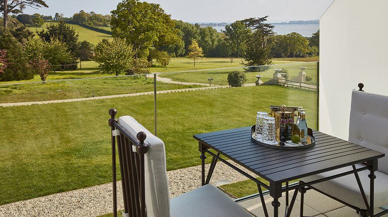 <b>Lympstone Manor Room</b>. Images powered by <a href="https://www.leonardoworldwide.com/" title="Leonardo Worldwide" target="_blank">Leonardo</a>.