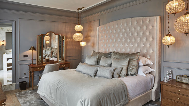 <b>Lympstone Manor Suite</b>. Images powered by <a href="https://www.leonardoworldwide.com/" title="Leonardo Worldwide" target="_blank">Leonardo</a>.