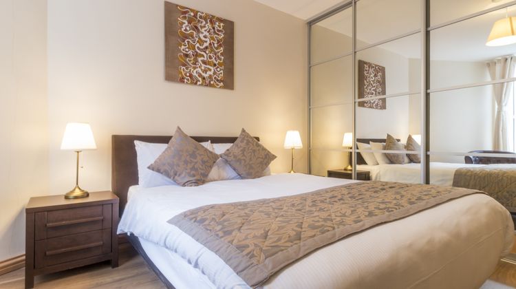 Broc House Suites Room