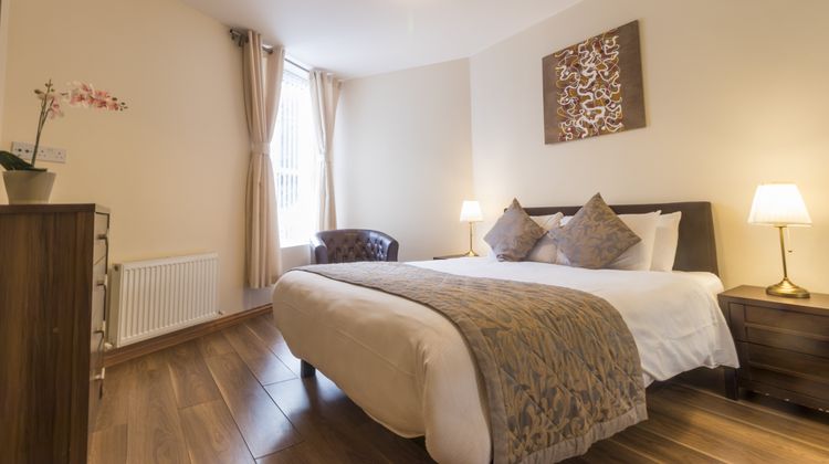 Broc House Suites Room