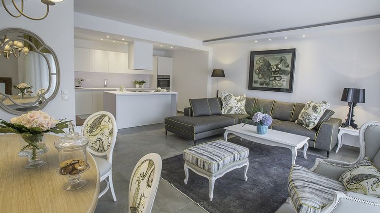 <b>Avaton Luxury Hotel & Villas Suite</b>. Images powered by <a href="https://www.leonardoworldwide.com/" title="Leonardo Worldwide" target="_blank">Leonardo</a>.