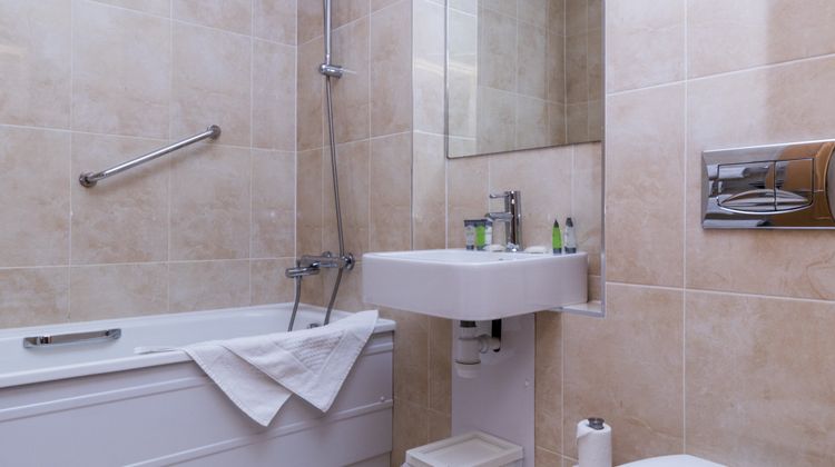 Broc House Suites Room