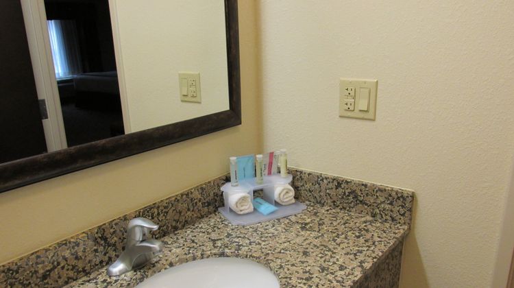 Holiday Inn Express Hotel & Stes Room